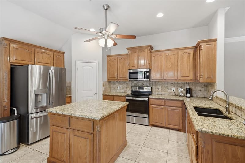 136 Castle Pines Drive, Willow Park TX 76008 - Photo 9