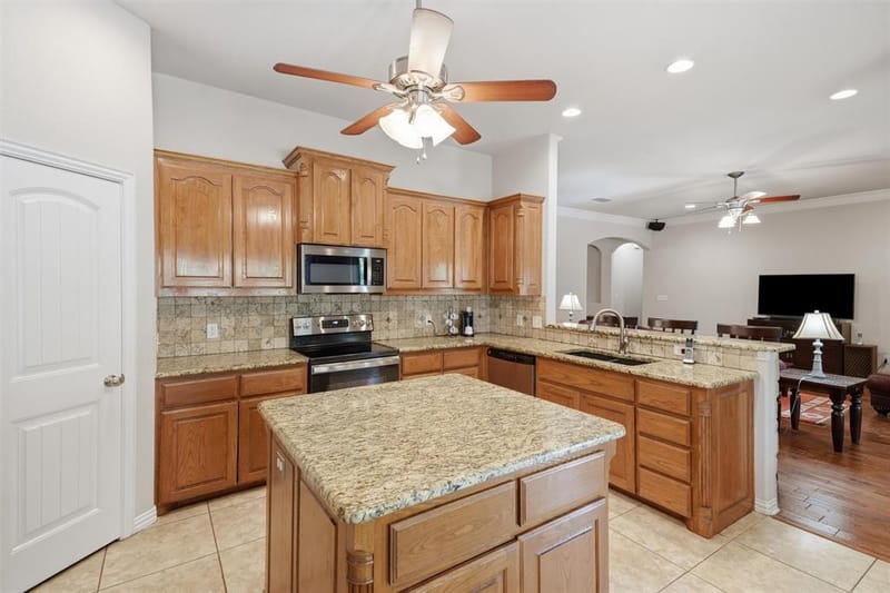 136 Castle Pines Drive, Willow Park TX 76008 - Photo 10