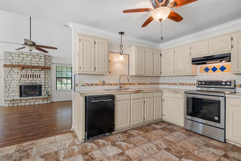 3911 Scenic Hill Lane, Granbury TX 76048 - Photo 8