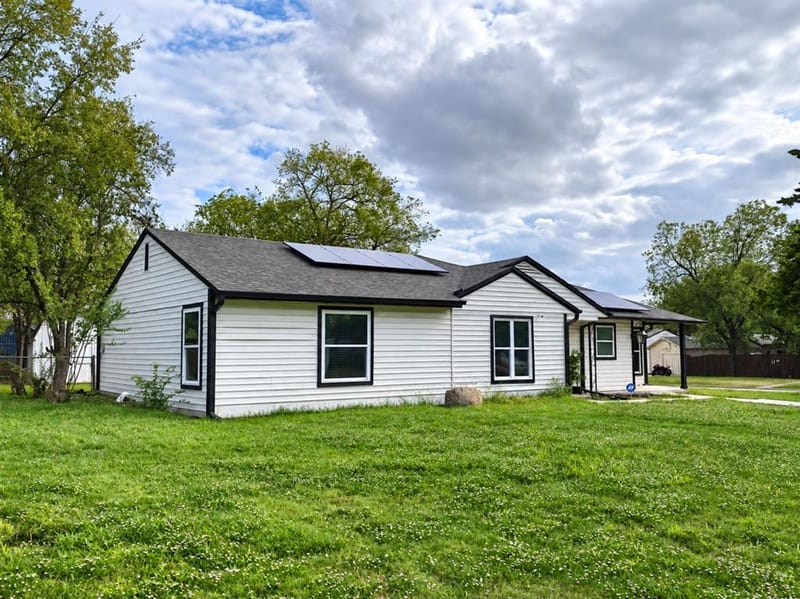 709 SW Dallas Street, Grand Prairie TX 75051 - Photo 4