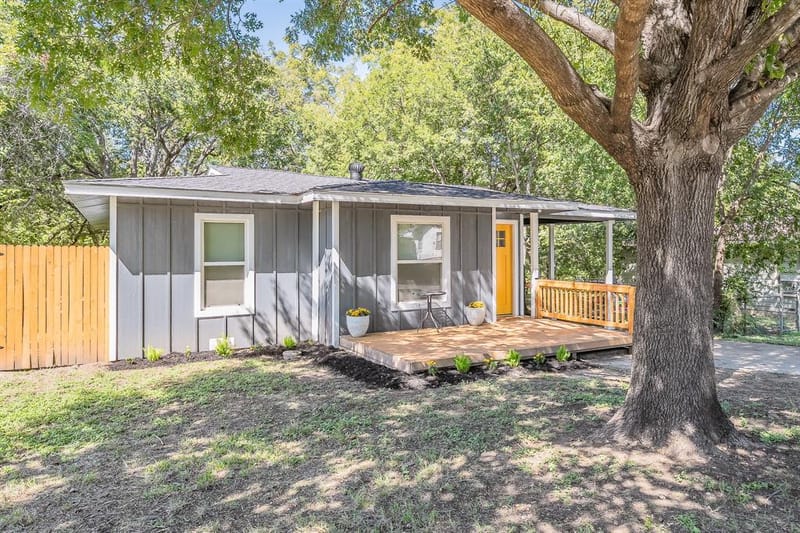 1228 S Brazos Street, Weatherford TX 76086 - Photo 2