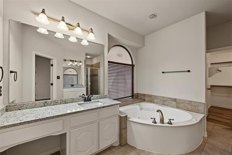 12240 Fairway Meadows Drive, Fort Worth TX 76179 - Photo 16