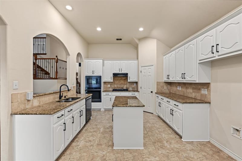 12240 Fairway Meadows Drive, Fort Worth TX 76179 - Photo 7