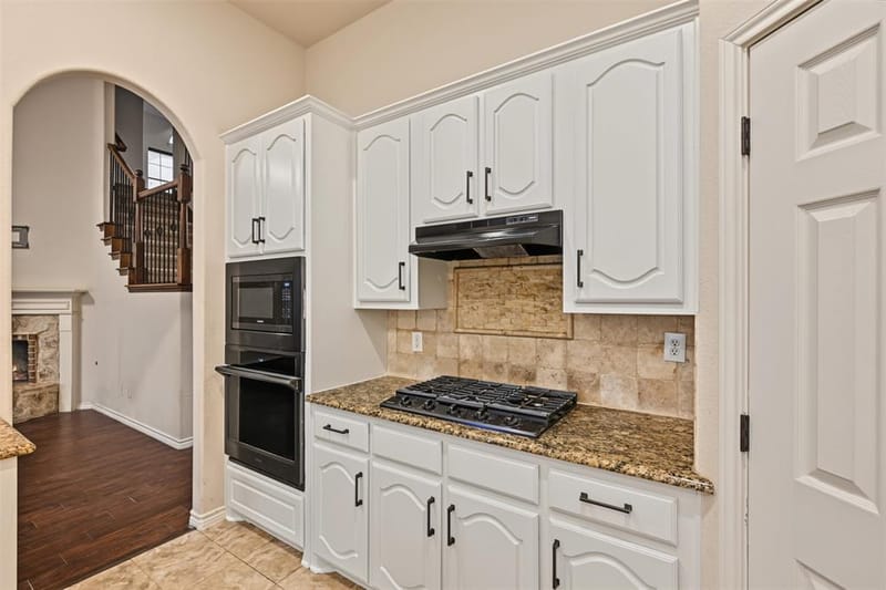12240 Fairway Meadows Drive, Fort Worth TX 76179 - Photo 8