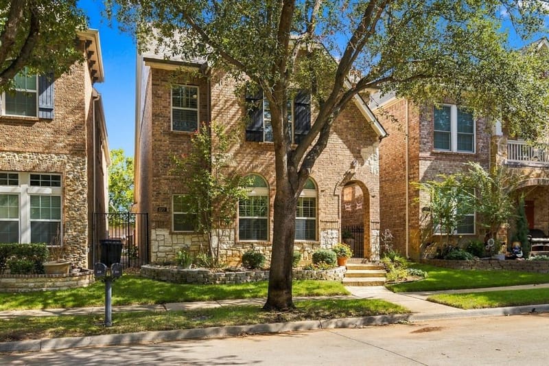 227 Buckingham Avenue, Euless TX 76040 - Photo 2