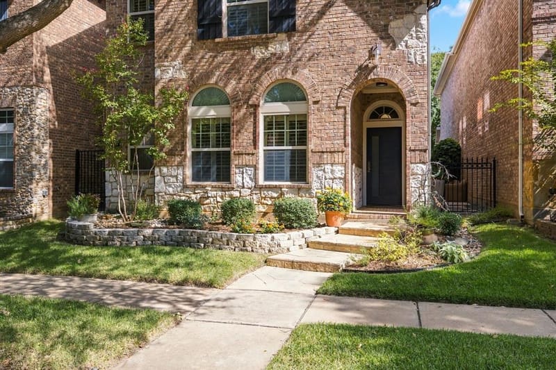 227 Buckingham Avenue, Euless TX 76040 - Photo 3