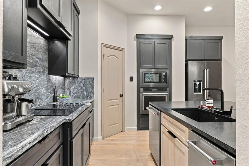 227 Buckingham Avenue, Euless TX 76040 - Photo 8