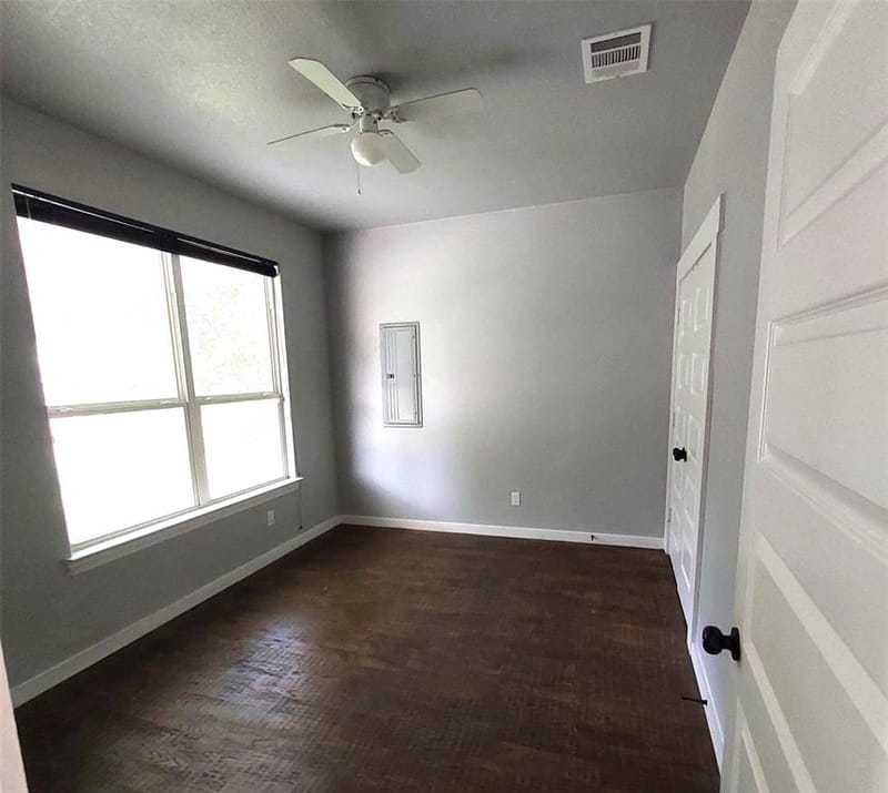 701 E Washington Street, Paris TX 75460 - Photo 10