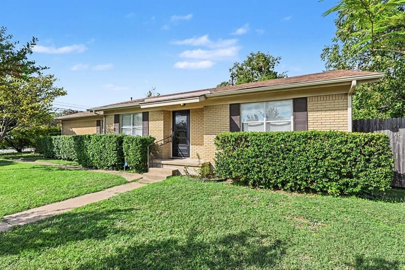 1120 Winona Street, Weatherford TX 76086 - Photo 2