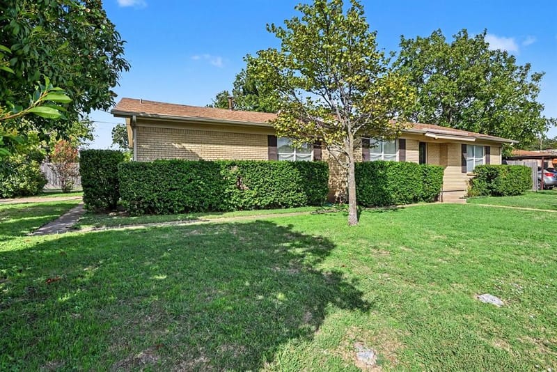 1120 Winona Street, Weatherford TX 76086 - Photo 3