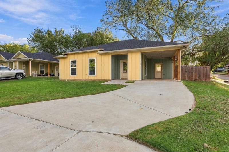 1116 S 6th Avenue, Denison TX 75021 - Photo 2