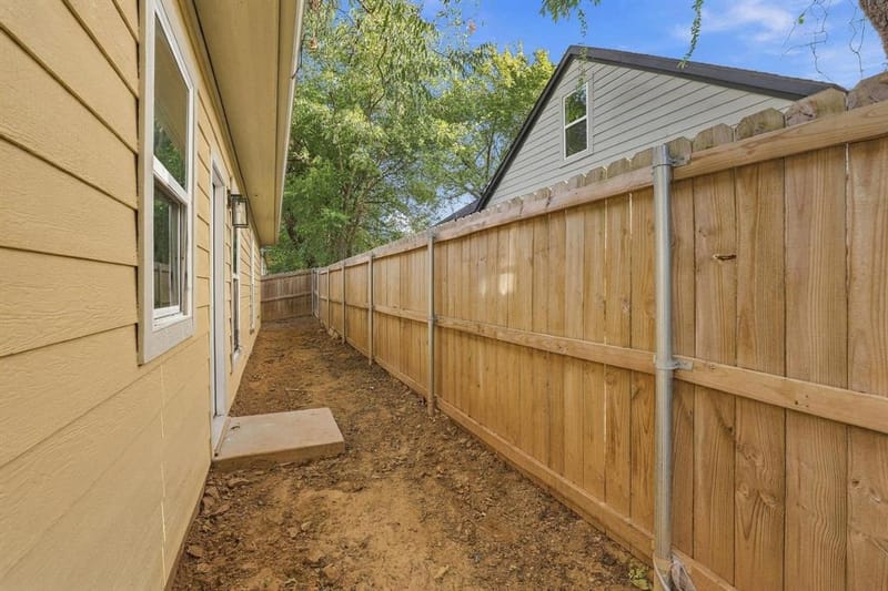 1116 S 6th Avenue, Denison TX 75021 - Photo 33