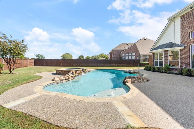 8716 Brook Hollow Drive, McKinney TX 75072 - Photo 6