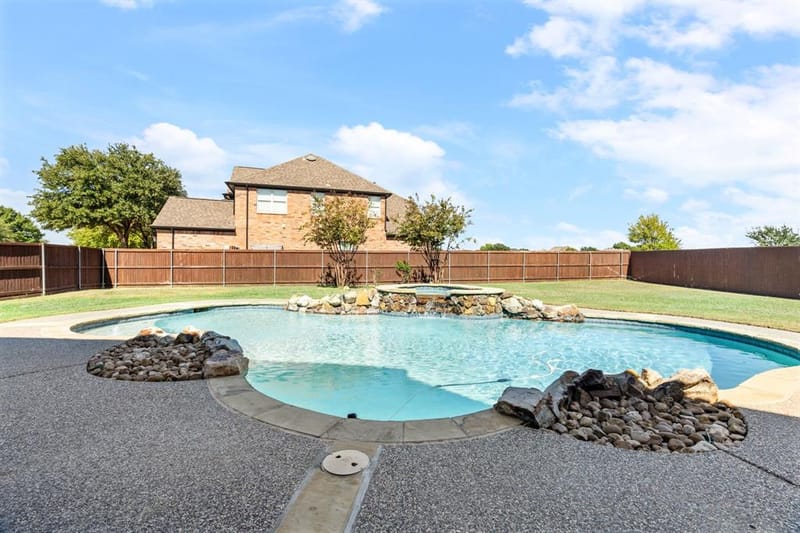 8716 Brook Hollow Drive, McKinney TX 75072 - Photo 5