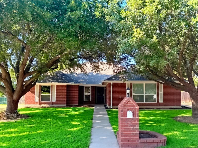 232 Crescent Drive, Hewitt TX 76643 - Photo 3