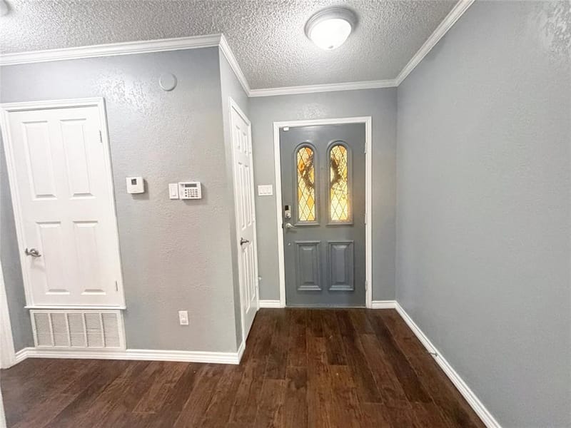 232 Crescent Drive, Hewitt TX 76643 - Photo 9