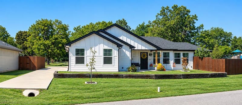 209 N Cleburne Whitney Road, Rio Vista TX 76093