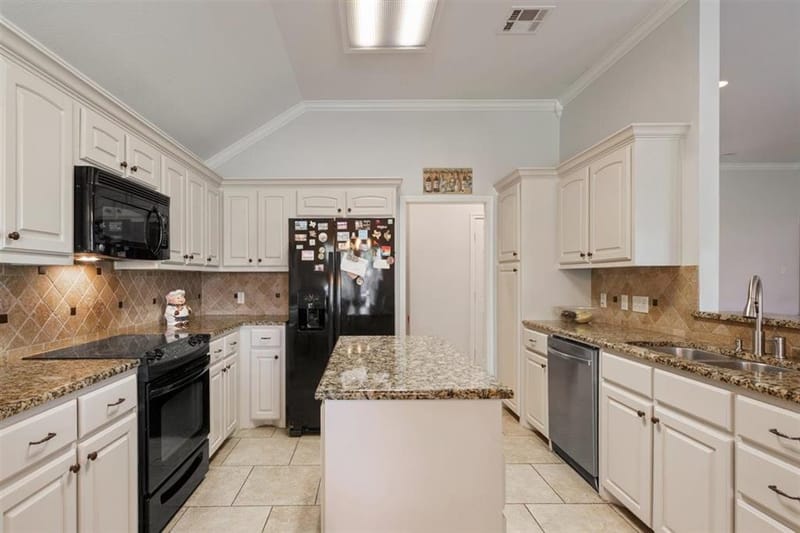 329 Edinburgh Lane, Waco TX 76712 - Photo 8