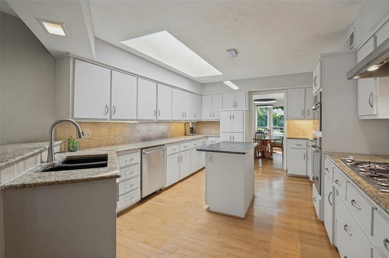 3843 Regent Drive, Dallas TX 75229 - Photo 13