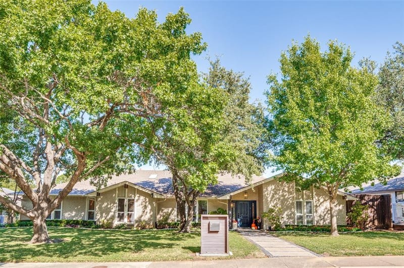 3843 Regent Drive, Dallas TX 75229 - Photo 3