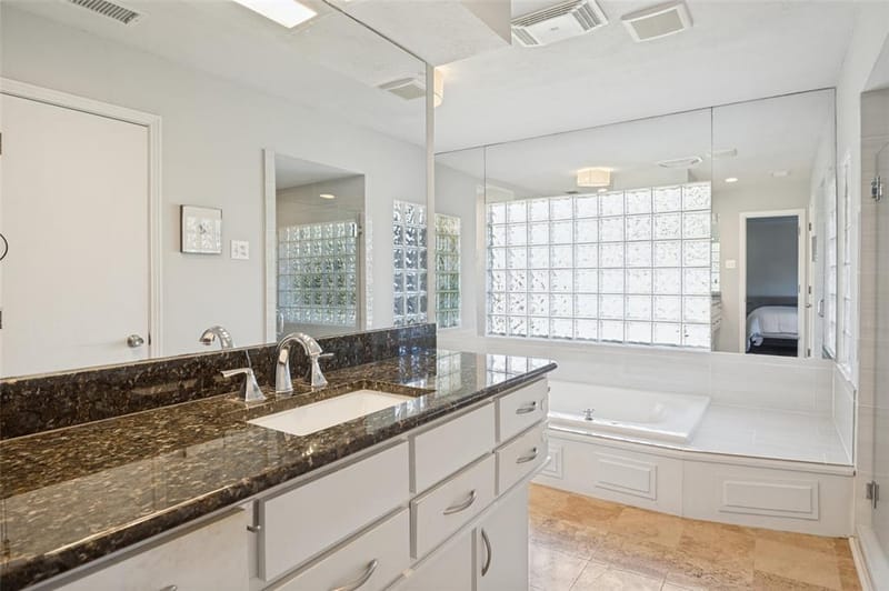 3843 Regent Drive, Dallas TX 75229 - Photo 20