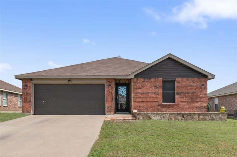317 Quail Crossing Drive, Sanger TX 76266 - Photo 2