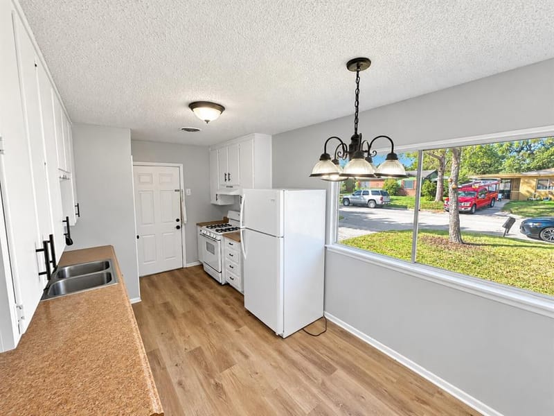 761 Thomas Avenue, Hurst TX 76053 - Photo 9