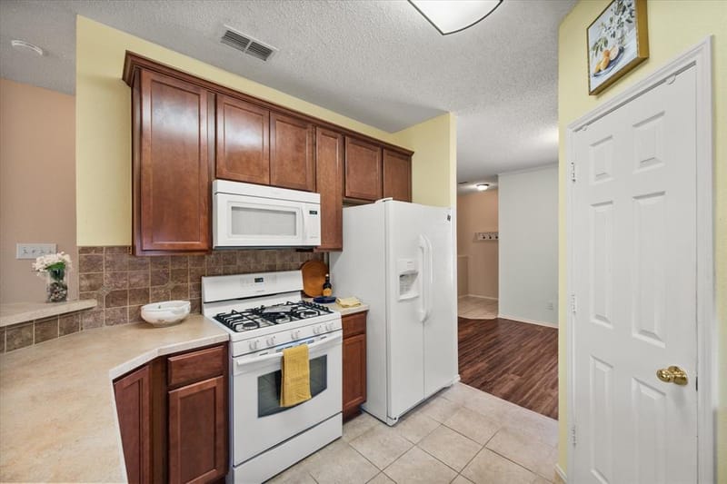 4908 Glenscape Court, Fort Worth TX 76137 - Photo 6