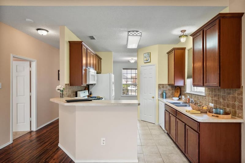 4908 Glenscape Court, Fort Worth TX 76137 - Photo 7