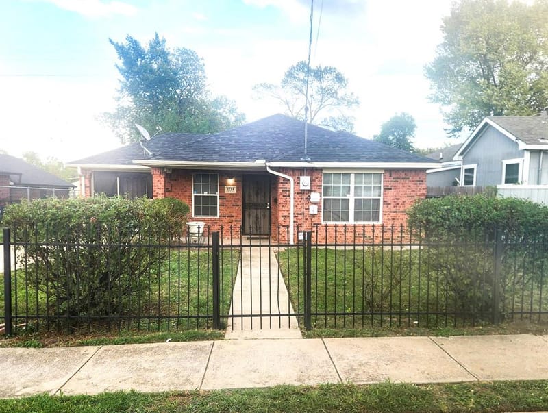 1714 S Denley Drive, Dallas TX 75216