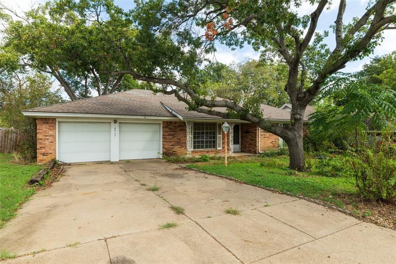 4917 Emerald Lake Drive, Fort Worth TX 76103 - Photo 2
