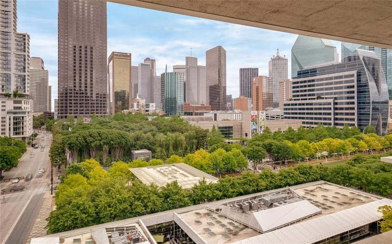 2025 Woodall Rodgers Freeway # 32, Dallas TX 75201 - Photo 16