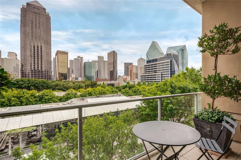 2025 Woodall Rodgers Freeway # 32, Dallas TX 75201 - Photo 15