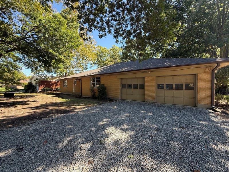 415 W Fulton Street, Van Alstyne TX 75495 - Photo 2