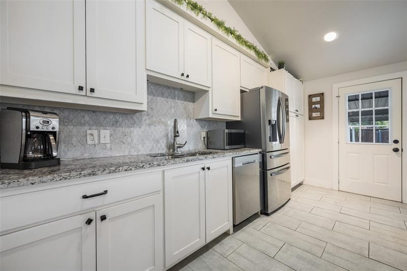 11736 Coral Hills Place, Dallas TX 75229 - Photo 7