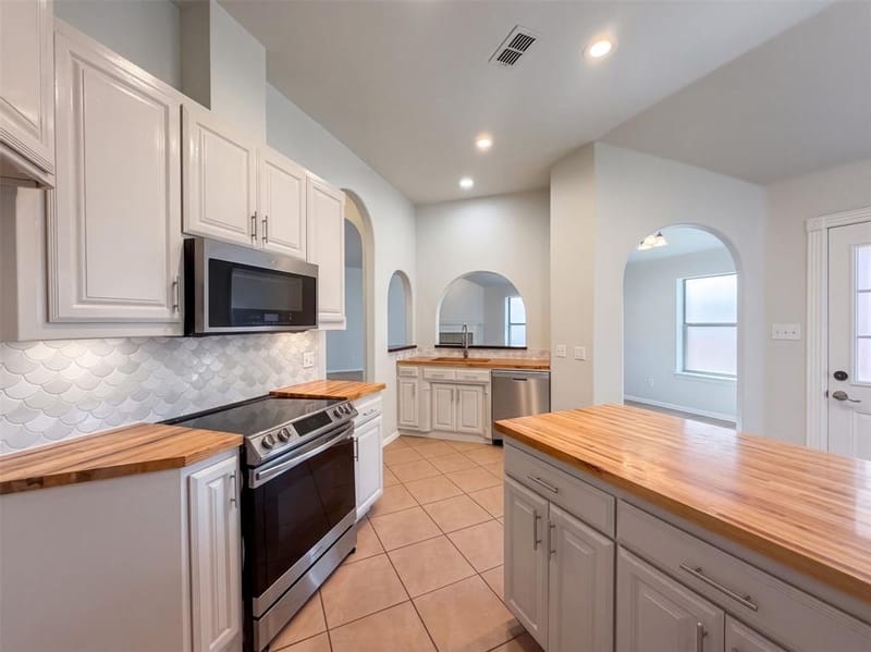 2961 Salado Trail, Fort Worth TX 76118 - Photo 2