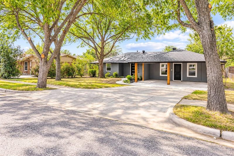 1224 Bellaire Drive, Grapevine TX 76051 - Photo 2
