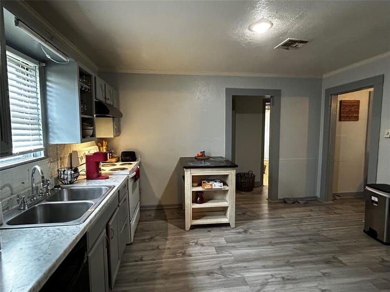 109 E Leon Street, Gatesville TX 76528 - Photo 12