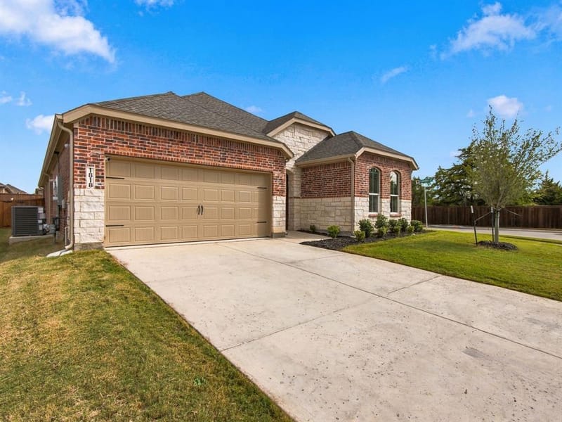 1818 Holden Drive, Cedar Hill TX 75104 - Photo 2