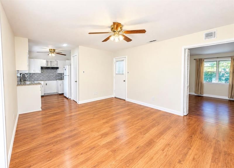 1112 Paula Drive, Arlington TX 76012 - Photo 4