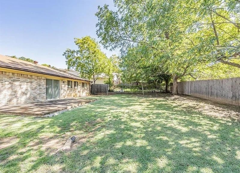 1112 Paula Drive, Arlington TX 76012 - Photo 8