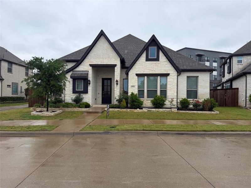 12513 Royal Oaks Lane, Farmers Branch TX 75234