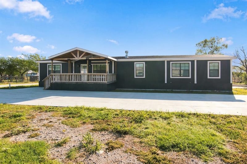 18061 Cindys Lane, Justin TX 76247 - Photo 7