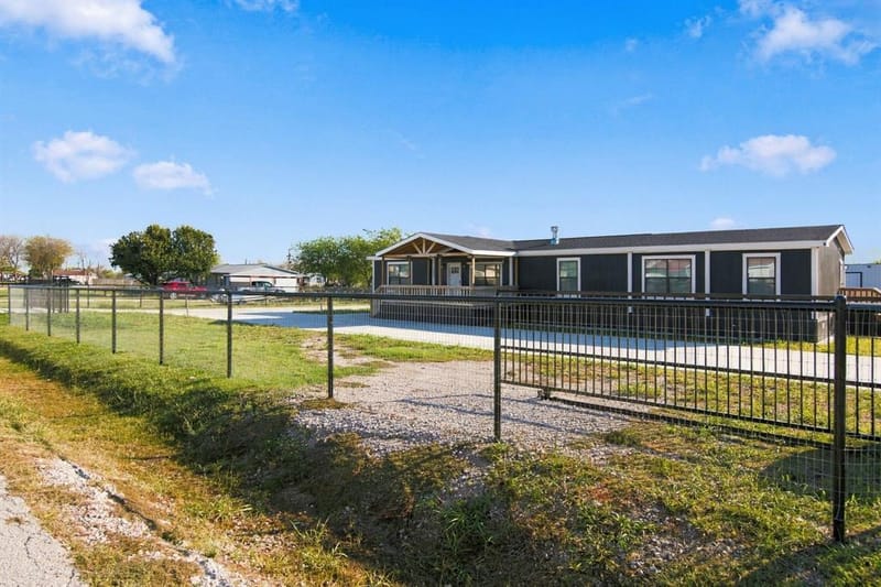 18061 Cindys Lane, Justin TX 76247 - Photo 3