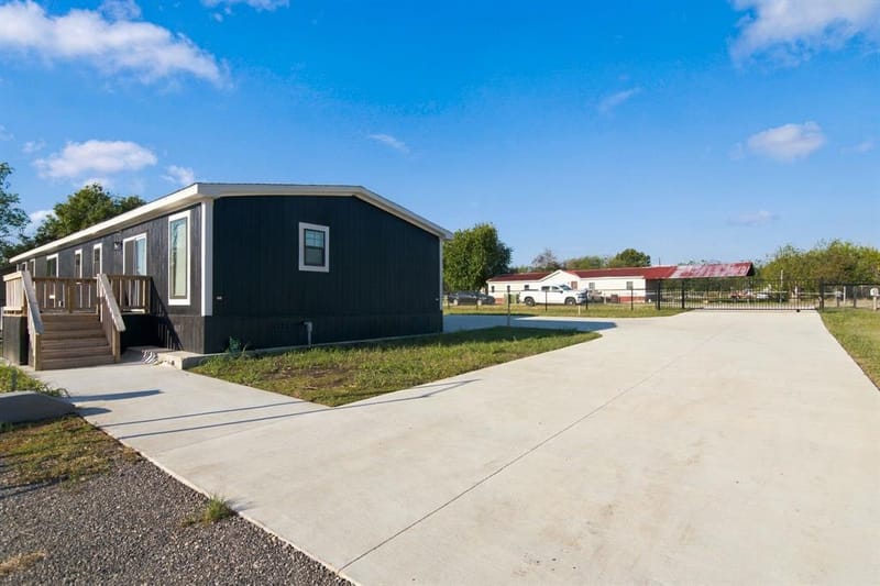 18061 Cindys Lane, Justin TX 76247 - Photo 37