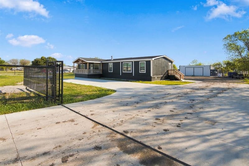 18061 Cindys Lane, Justin TX 76247 - Photo 4
