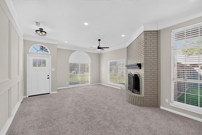 2662 Village Green Drive, Grand Prairie TX 75052 - Photo 2