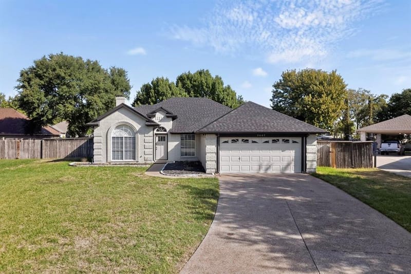 2662 Village Green Drive, Grand Prairie TX 75052