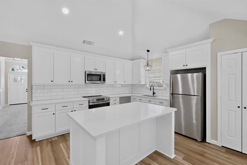 2662 Village Green Drive, Grand Prairie TX 75052 - Photo 4