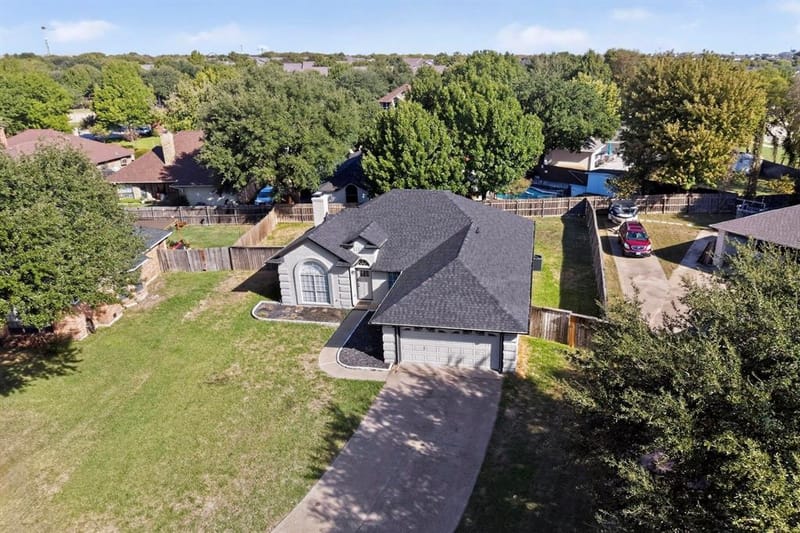 2662 Village Green Drive, Grand Prairie TX 75052 - Photo 8